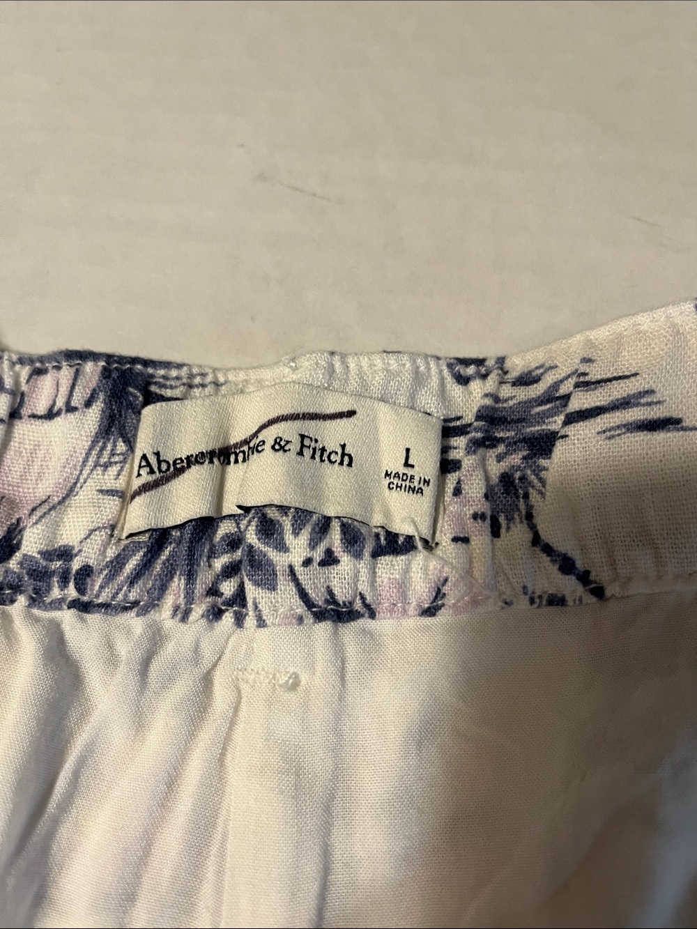 Abercrombie & Fitch Tropical Print High-Waist Bermuda Shorts - Navy White NWT L - Picture 6 of 12